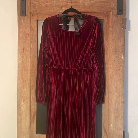 5/$25 Velvety Ribbed Dress with bow tie in the back. Maternity. - Picture 1 of 10